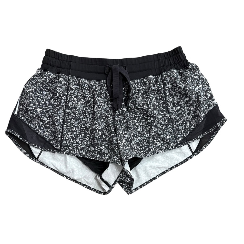 Lululemon Hotty Hot Short 2.5" Lined Pockets Daisy Dust Black Size 6 Running Gym